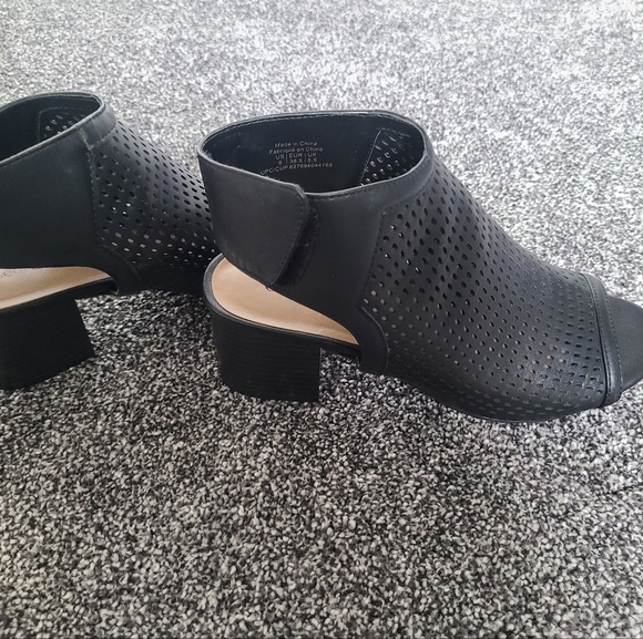GEORGE (NEW) Open Toe Cut-Out Chunky Heel Ankle Boot - Picture 3 of 6